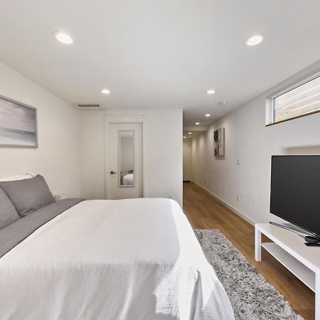 Modern Apartment Near Light Rail 西雅图 外观 照片